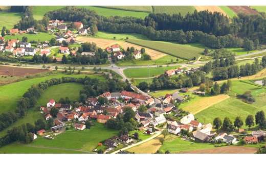 Blick auf den südlich gelegenen Ortsteil Riglasreuth