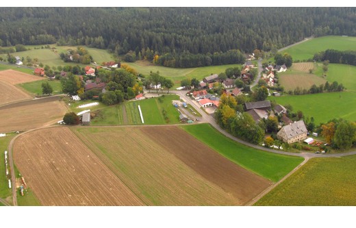 Blick auf den nördlich gelegenen Ortsteil Schwarzenreuth